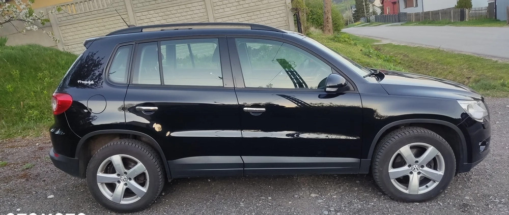 Volkswagen Tiguan cena 40900 przebieg: 222500, rok produkcji 2011 z Bodzentyn małe 211